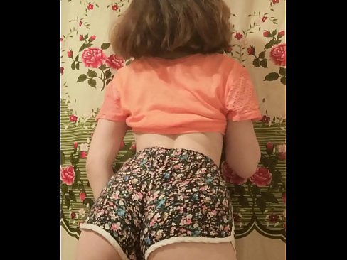 ❤️ Sexet ung babe laver en striptease ved at filme sine shorts på kamera ️❌ Porn video at da.bsglass.ru ❌