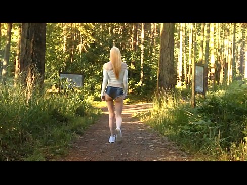 ❤️ Smuk kvinde bevæger sig langsomt, ikke nøgen video ️❌ Porn video at da.bsglass.ru ❌