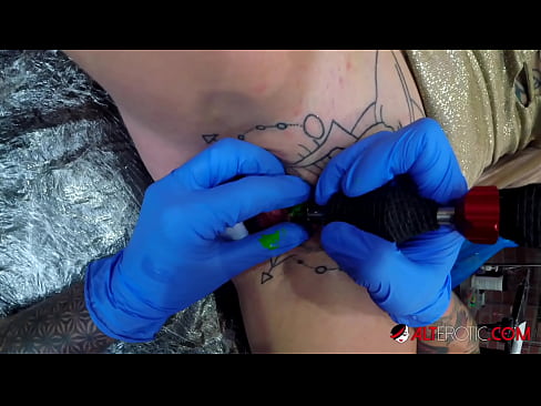 ❤️ Ekstremt tatoveret hottie Sully Savage fik en tatovering på sin klitoris ️❌ Porn video at da.bsglass.ru ❌